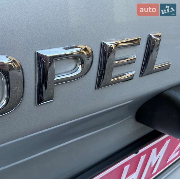 Минивэн Opel Vivaro 2012 в Львове