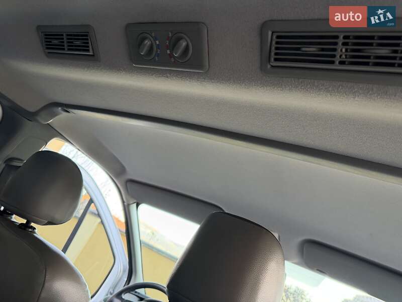 Минивэн Opel Vivaro 2012 в Львове