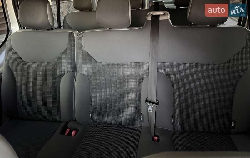 Минивэн Opel Vivaro 2012 в Львове