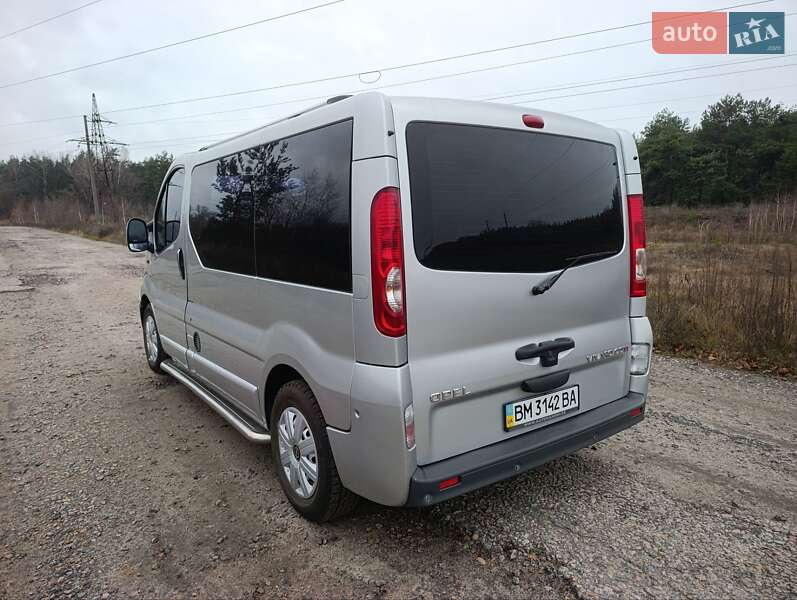 Минивэн Opel Vivaro 2010 в Ахтырке