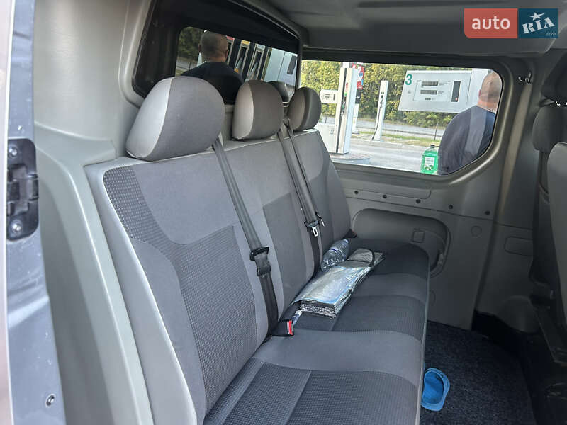 Вантажопасажирський фургон Opel Vivaro 2012 в Новій Ушиці