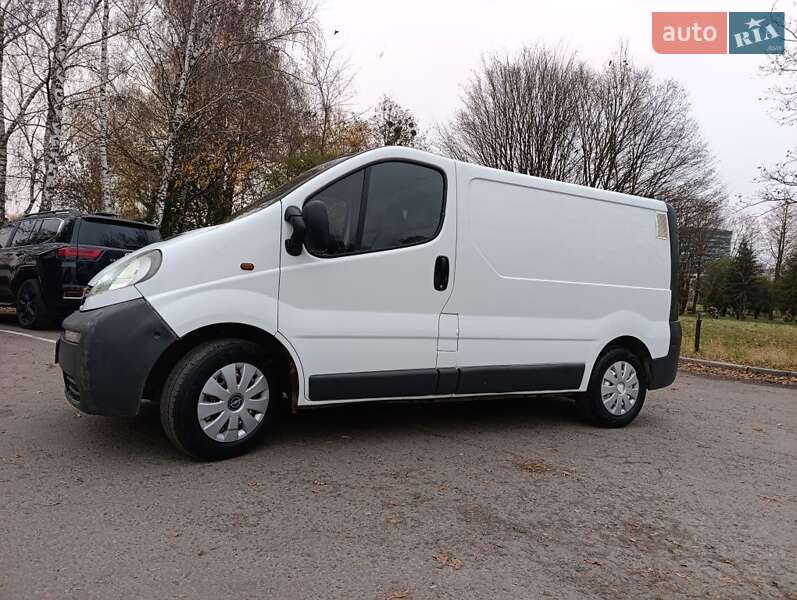 Вантажний фургон Opel Vivaro 2002 в Рівному