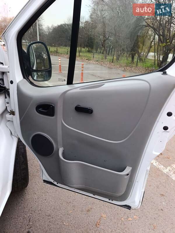 Вантажний фургон Opel Vivaro 2002 в Рівному