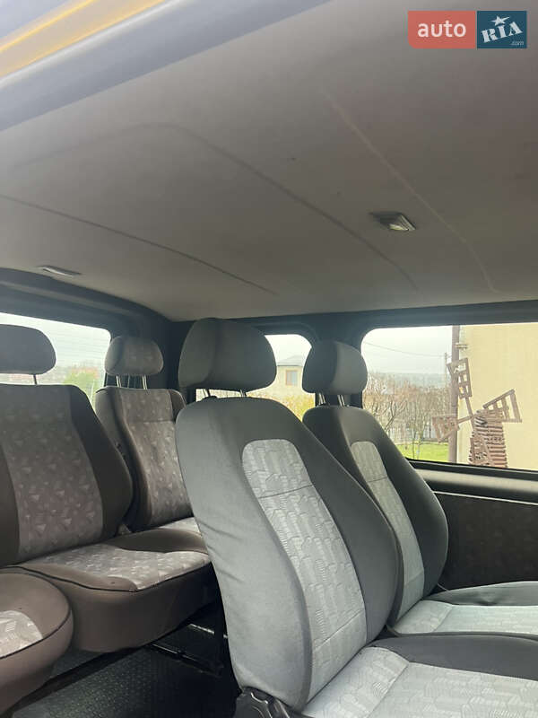 Минивэн Opel Vivaro 2004 в Копычинце