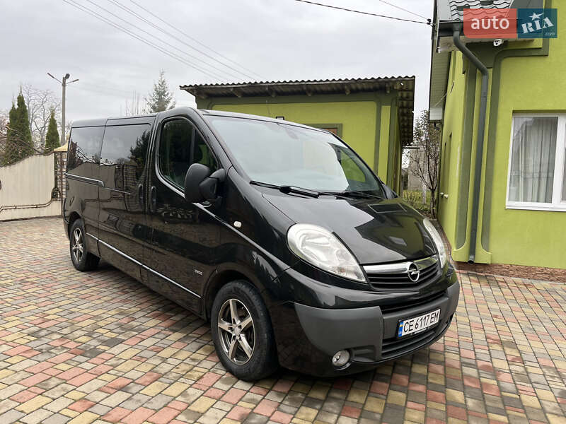 Минивэн Opel Vivaro 2013 в Кицмани
