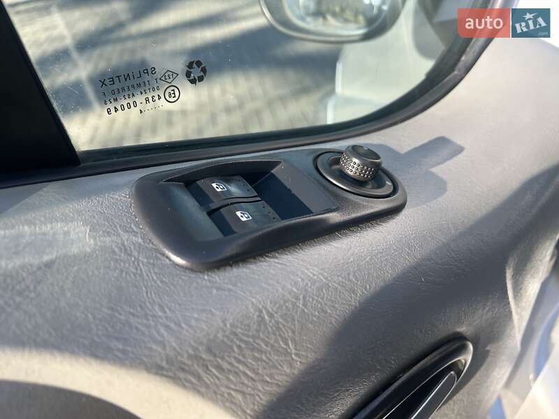 Минивэн Opel Vivaro 2014 в Луцке