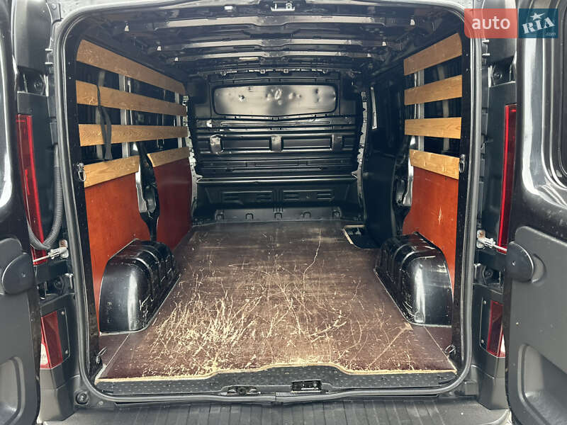 Грузовой фургон Opel Vivaro 2016 в Ровно