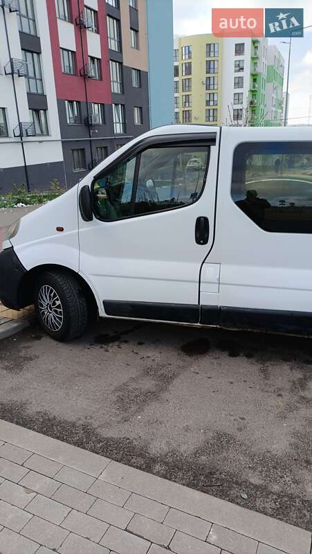 Минивэн Opel Vivaro 2002 в Ровно