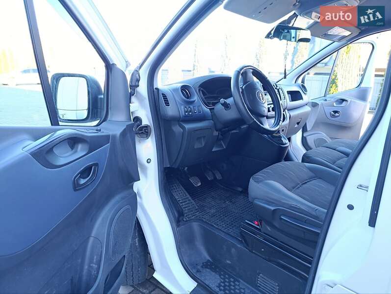 Минивэн Opel Vivaro 2015 в Черновцах