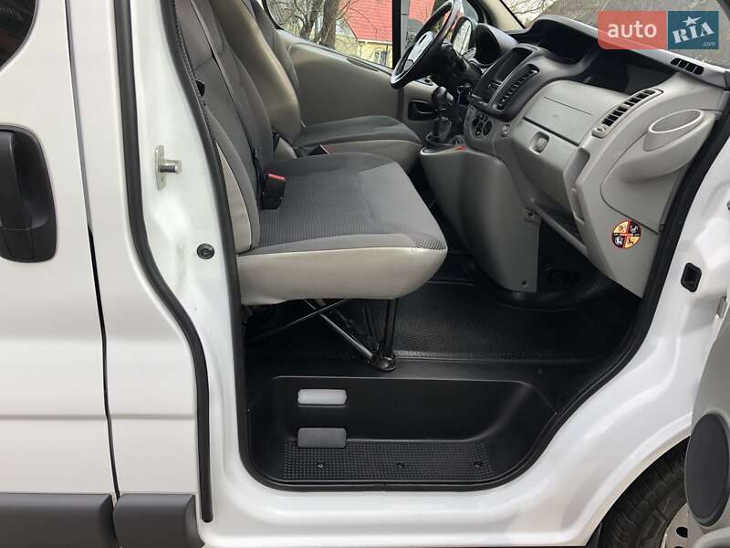 Минивэн Opel Vivaro 2012 в Красилове