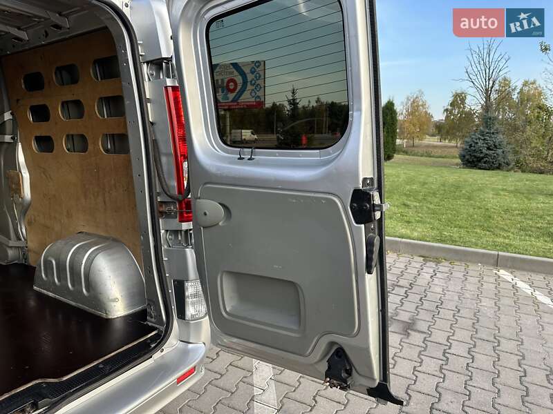 Минивэн Opel Vivaro 2013 в Дубно