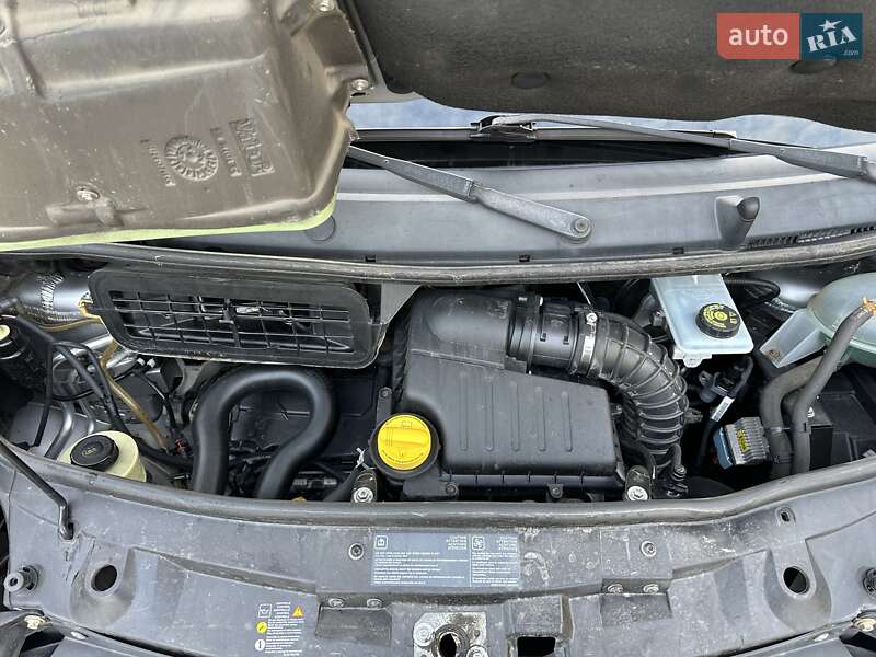 Минивэн Opel Vivaro 2013 в Дубно