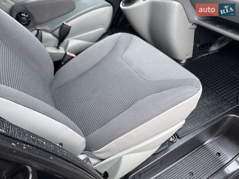 Минивэн Opel Vivaro 2012 в Стрые