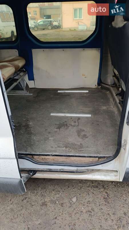 Минивэн Opel Vivaro 2002 в Ровно