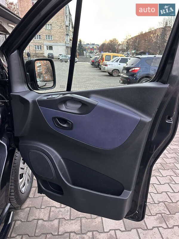 Мінівен Opel Vivaro 2017 в Дубні