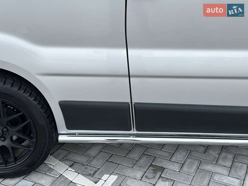 Мінівен Opel Vivaro 2013 в Чернівцях