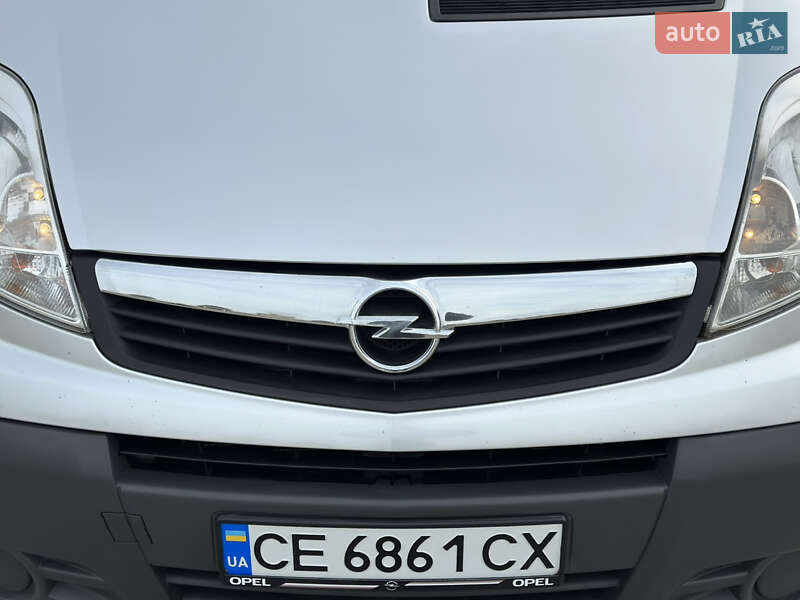 Мінівен Opel Vivaro 2013 в Чернівцях