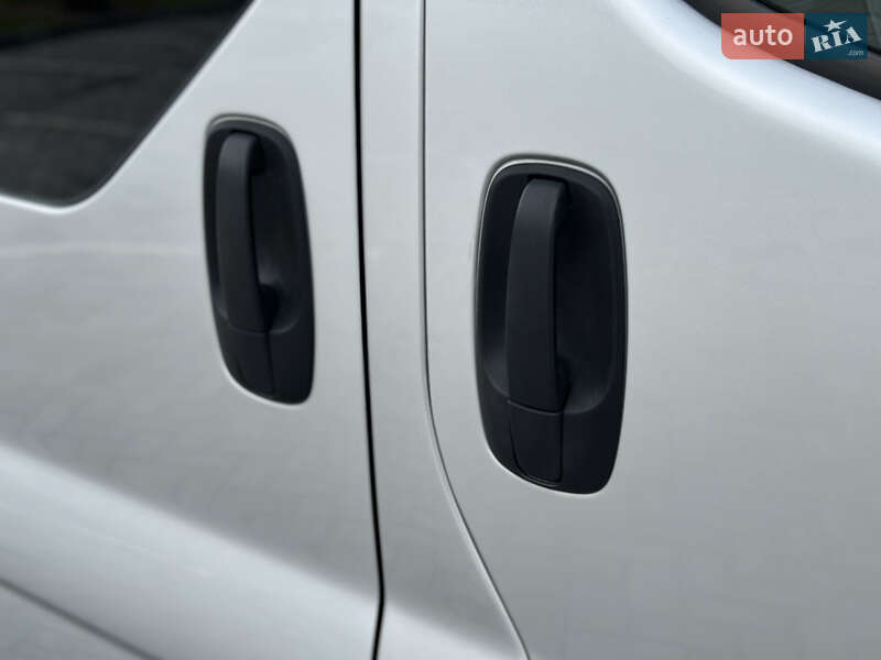 Мінівен Opel Vivaro 2013 в Чернівцях