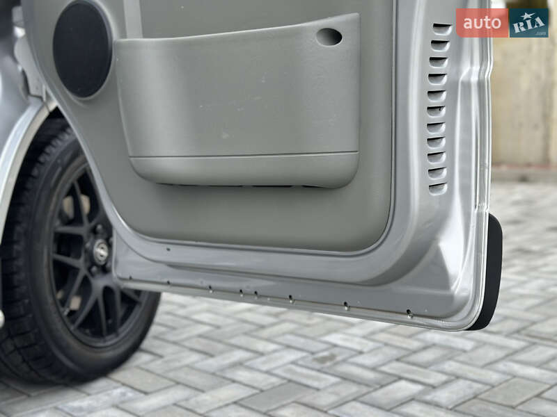 Мінівен Opel Vivaro 2013 в Чернівцях