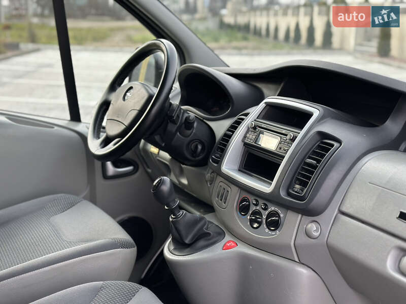 Мінівен Opel Vivaro 2013 в Чернівцях