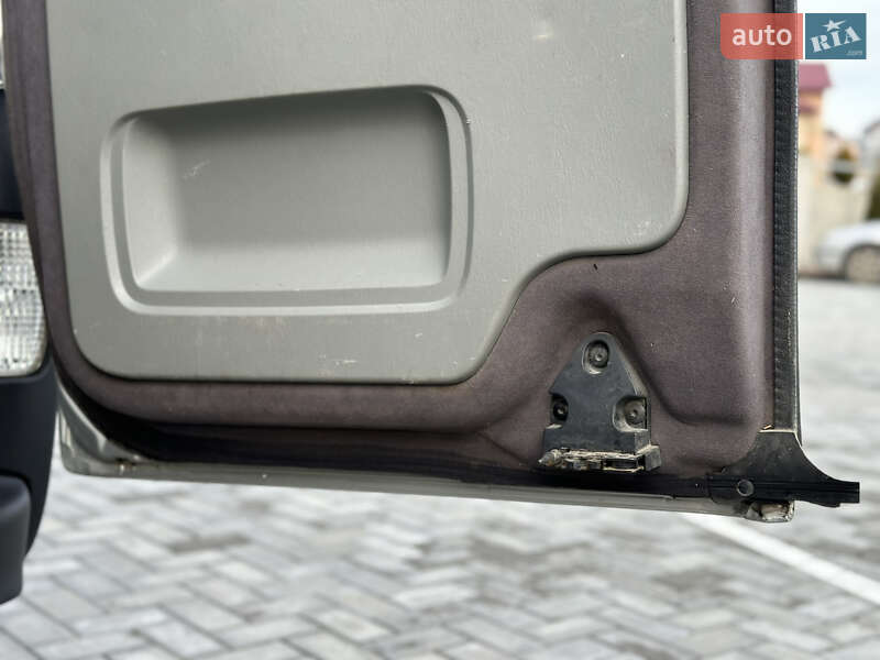 Мінівен Opel Vivaro 2013 в Чернівцях