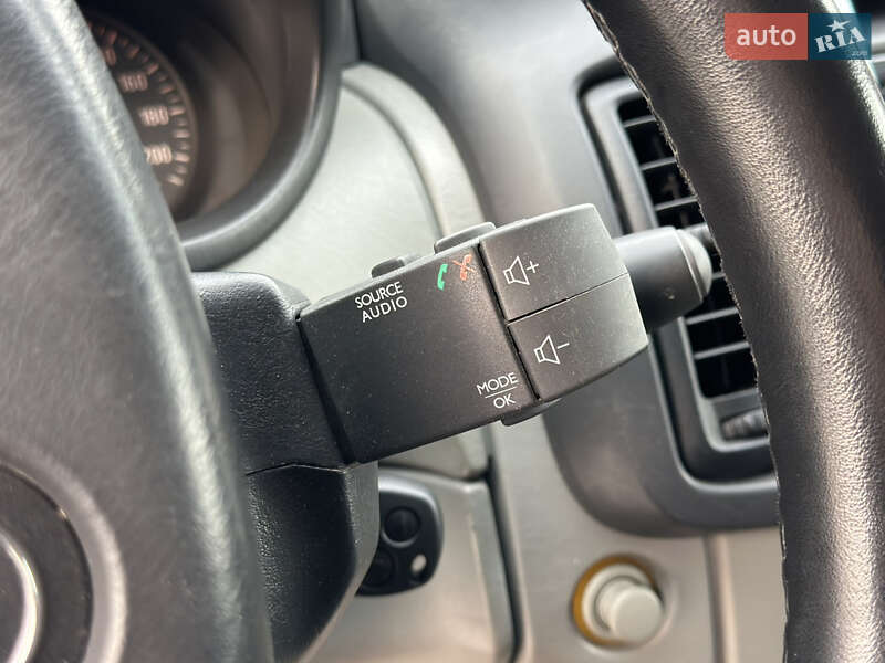 Мінівен Opel Vivaro 2013 в Чернівцях