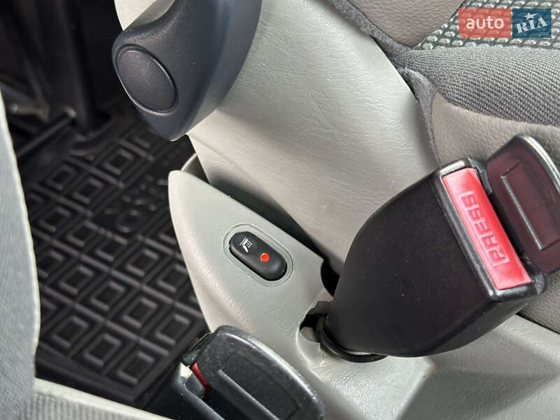 Мінівен Opel Vivaro 2013 в Чернівцях