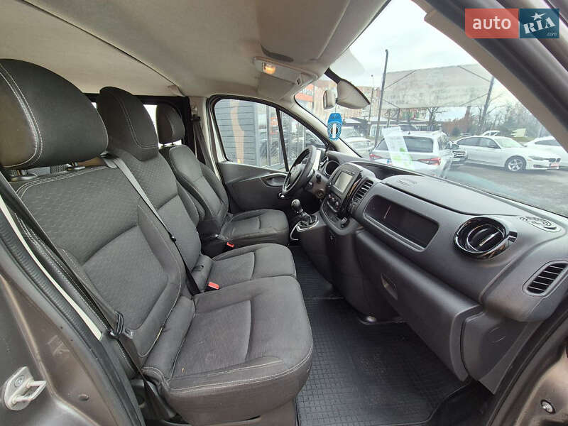 Грузовой фургон Opel Vivaro 2015 в Ровно