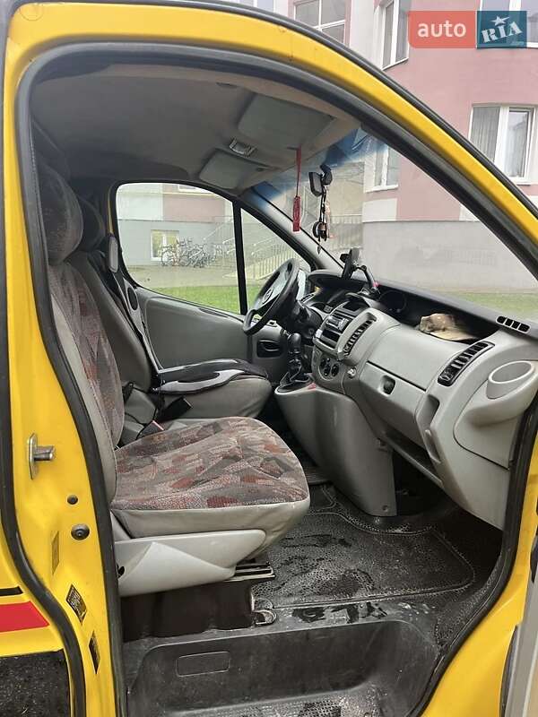 Мінівен Opel Vivaro 2004 в Новояворівську