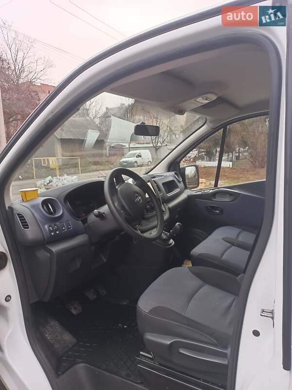 Вантажний фургон Opel Vivaro 2015 в Івано-Франківську