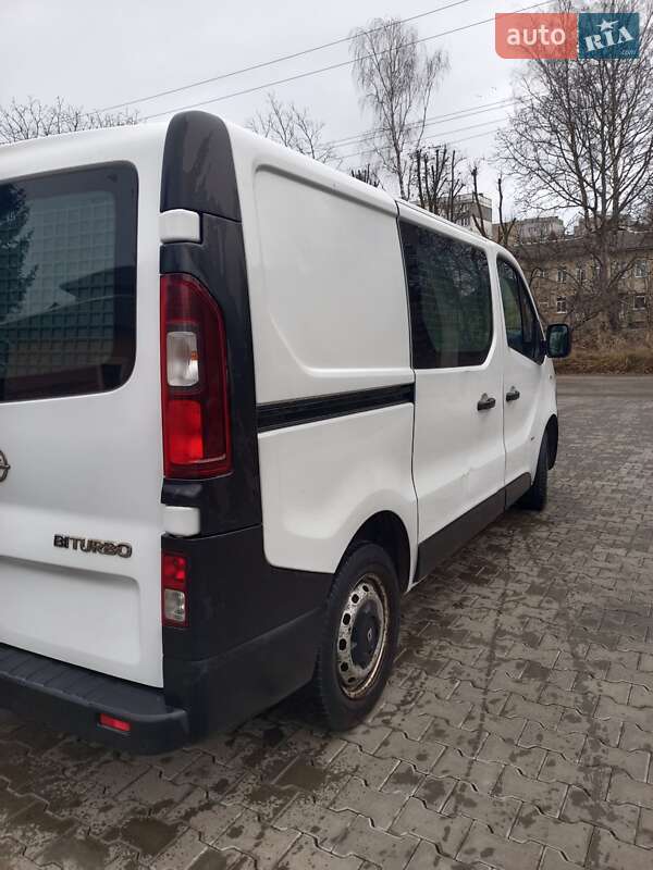 Вантажний фургон Opel Vivaro 2015 в Івано-Франківську