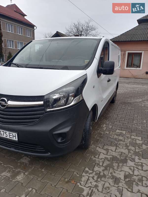 Вантажний фургон Opel Vivaro 2015 в Івано-Франківську