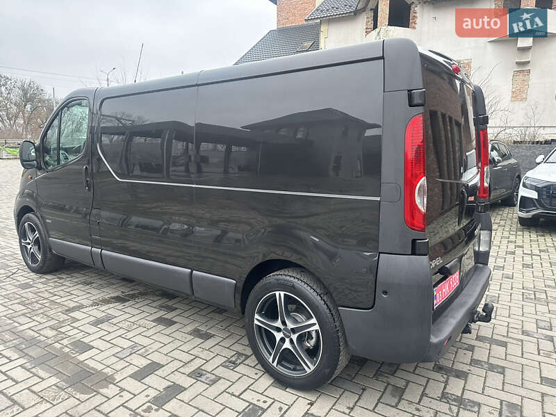 Грузовой фургон Opel Vivaro 2012 в Ровно