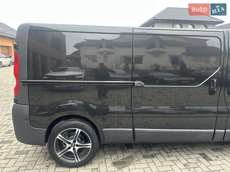 Грузовой фургон Opel Vivaro 2012 в Ровно