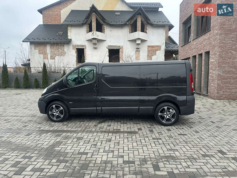 Грузовой фургон Opel Vivaro 2012 в Ровно