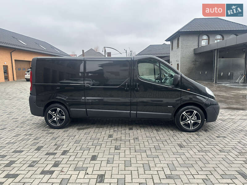 Грузовой фургон Opel Vivaro 2012 в Ровно