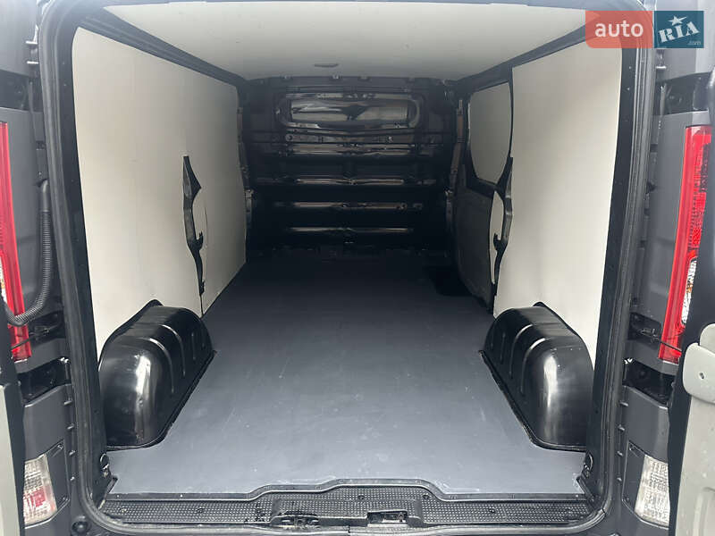 Грузовой фургон Opel Vivaro 2012 в Ровно