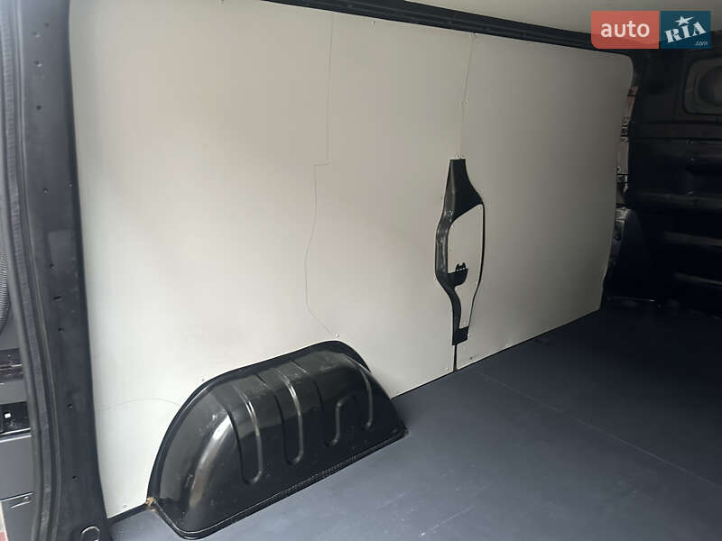 Грузовой фургон Opel Vivaro 2012 в Ровно
