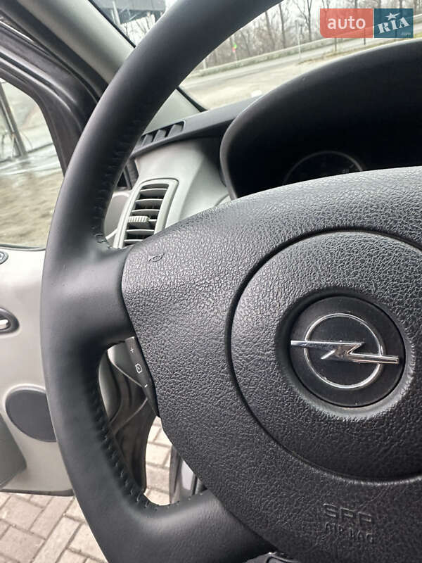 Грузовой фургон Opel Vivaro 2012 в Ровно