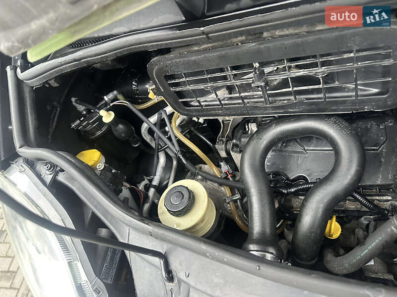 Грузовой фургон Opel Vivaro 2012 в Ровно