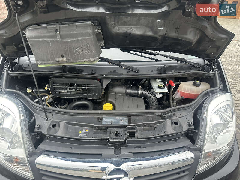 Грузовой фургон Opel Vivaro 2012 в Ровно