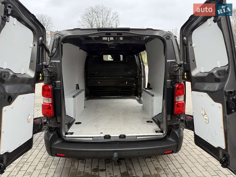 Вантажний фургон Opel Vivaro 2020 в Рівному