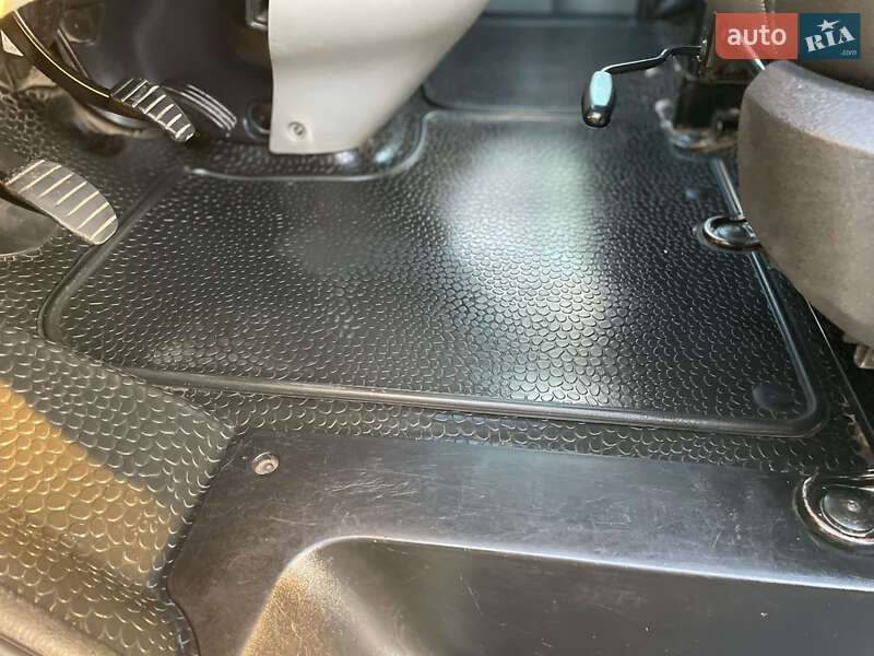 Минивэн Opel Vivaro 2006 в Староконстантинове