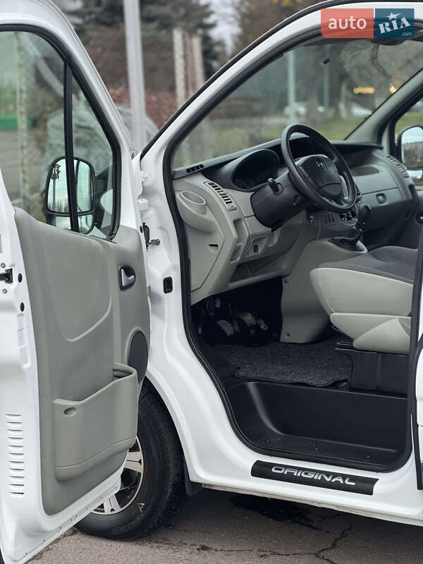 Минивэн Opel Vivaro 2014 в Ровно