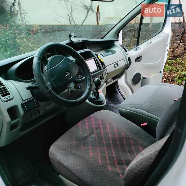 Минивэн Opel Vivaro 2011 в Ужгороде