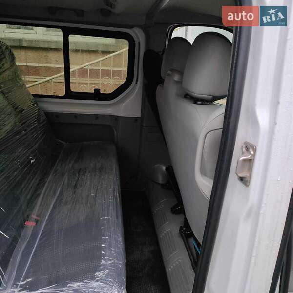 Минивэн Opel Vivaro 2011 в Ужгороде