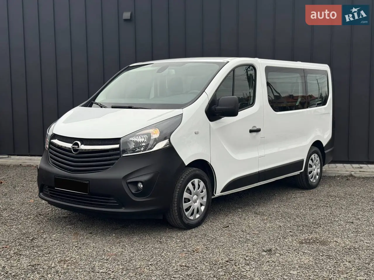 OPEL VIVARO B L1H1

Оригінальний 9-місний пасажир!
Стан - відмінний! Має дуже доглянутий салончик, косметично - без дефектів, технічно - все в повному порядку! 
Без ДТП! Найголовніше - гарантований оригінальний пробіг (усі записи підтвердження додаються) 
Має прозору сервісну історію обслуговування останнє ТО зроблено на 165 тис. км, 04.25

На укр. реєстрації.

2019 рік
173 100 км
1.6 дизель
88 кВт / 120 к.с.
Механічна КПП

Особливості комплектації:
9-місний
Круїз-контроль
3-х зонний клімат-контроль
Камера заднього виду
Bluetooth
Навігаційна система
Шкіряне мультикермо
Фаркоп

Додатково: скинемо сервісну інформацію, докладні фото та відео-звіти, покажемо на відео перевірку діагностикою, зробимо відео-перевірку товщиноміром!

Можлива перевірка на будь-якому СТО!
Можливий розрахунок криптовалютою!
Можливий продаж в кредит або лізинг!
Можливий дистанційний продаж та доставка до Вас під дім!
