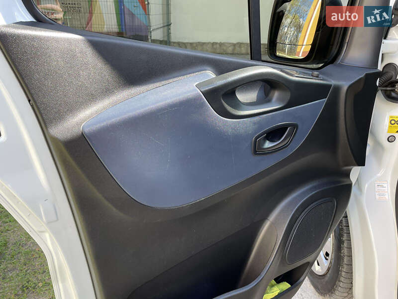 Вантажопасажирський фургон Opel Vivaro 2018 в Львові