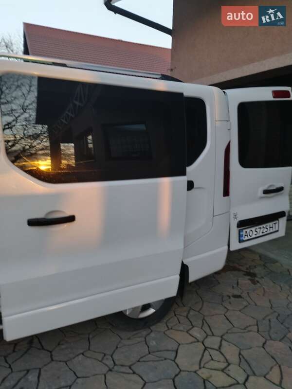 Мінівен Opel Vivaro 2015 в Нересниці