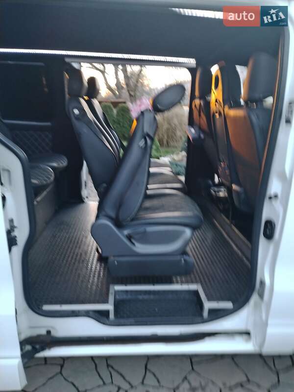 Мінівен Opel Vivaro 2015 в Нересниці